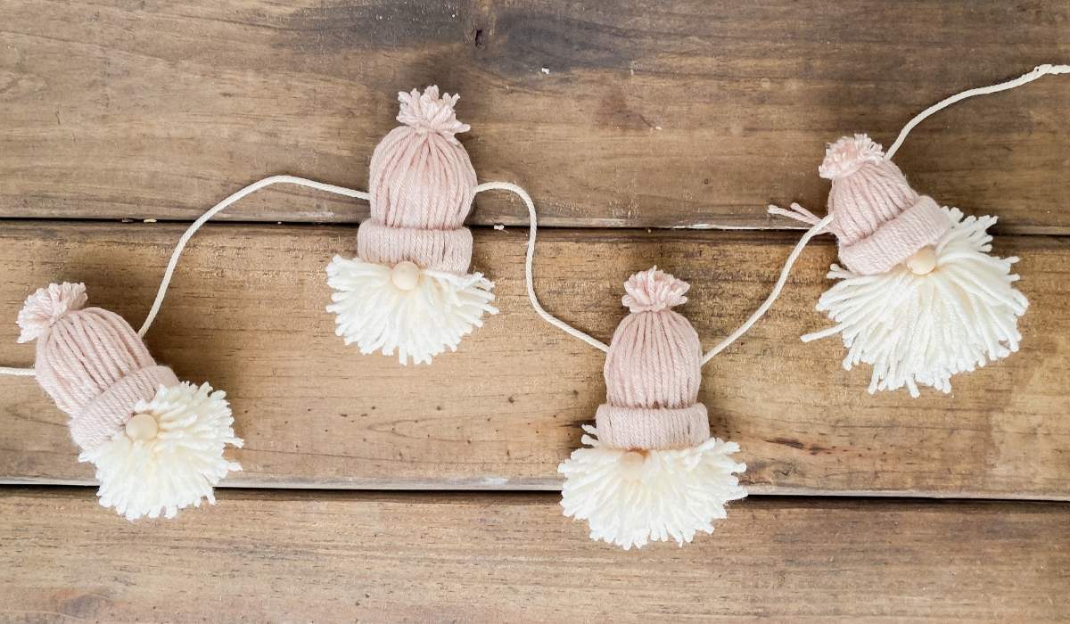 DIY gnome Christmas ornaments garland